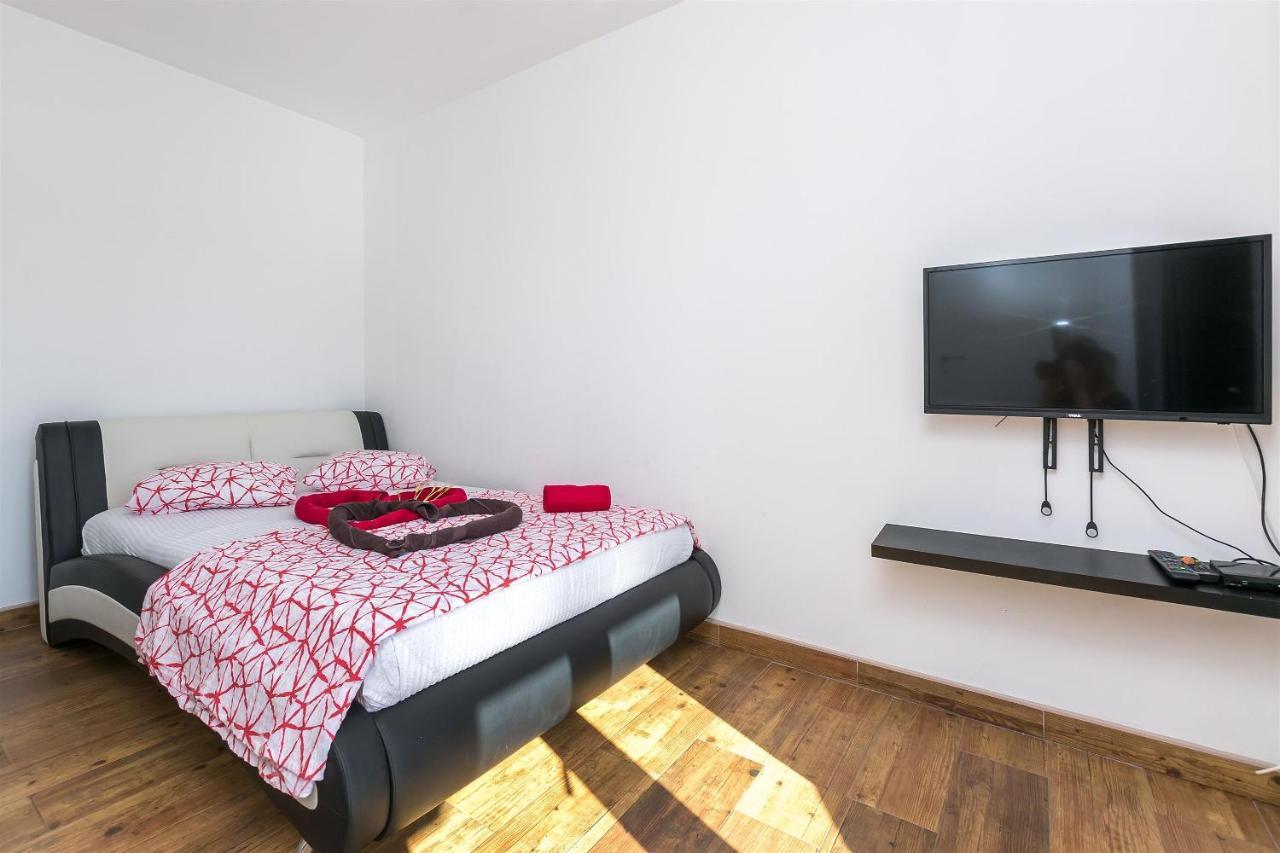 Apartments Lorenzo ロクヴァ・ロゴズニツァ エクステリア 写真