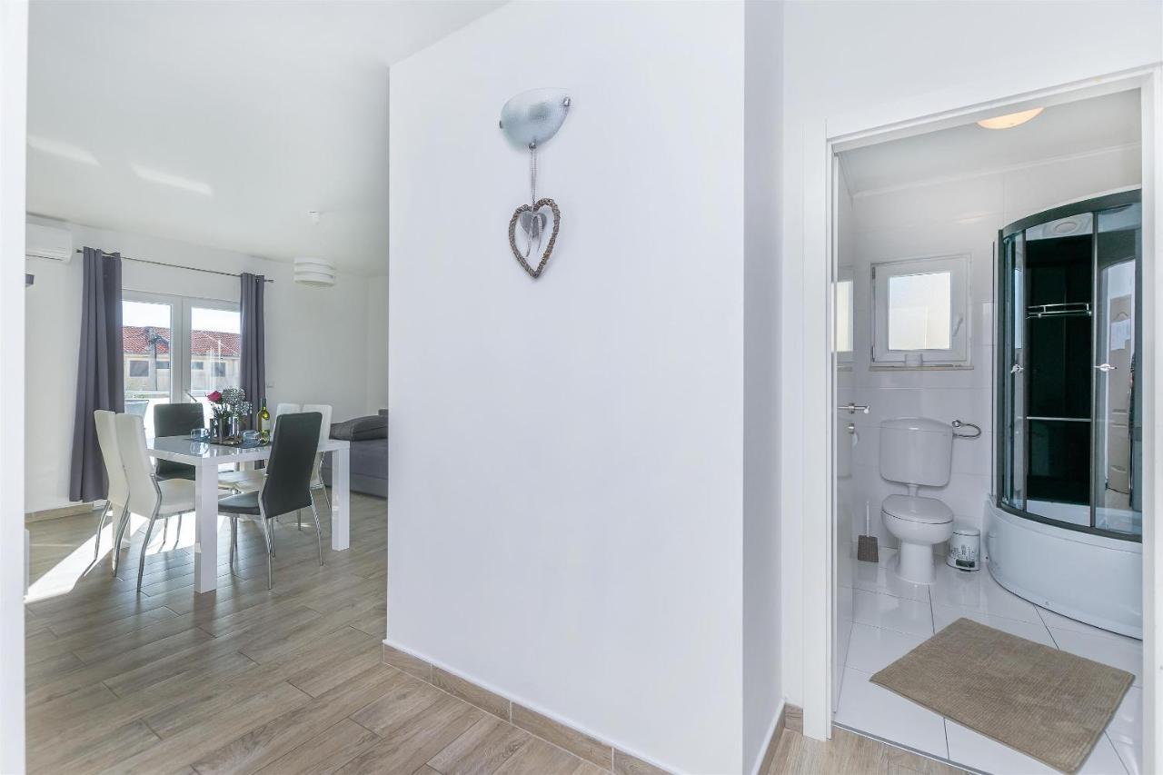 Apartments Lorenzo ロクヴァ・ロゴズニツァ エクステリア 写真