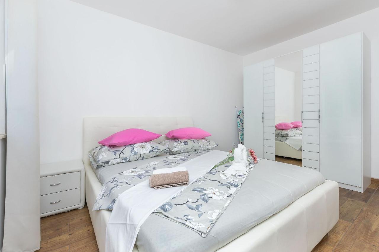 Apartments Lorenzo ロクヴァ・ロゴズニツァ エクステリア 写真