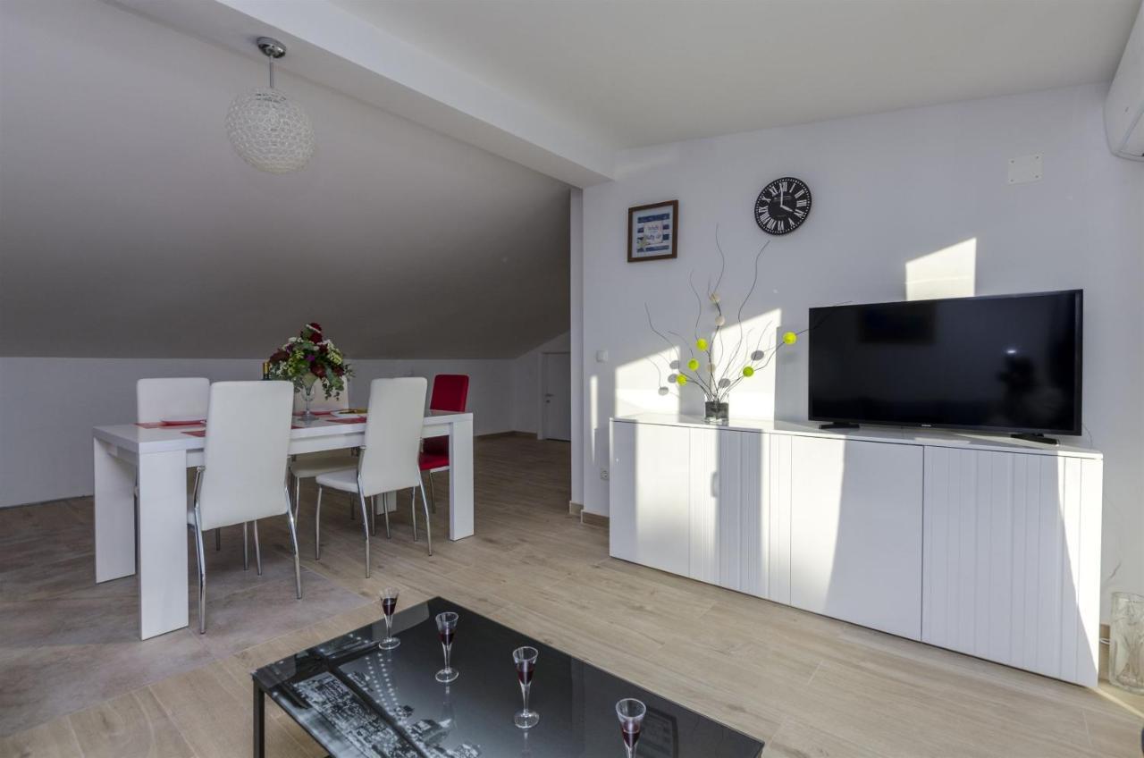 Apartments Lorenzo ロクヴァ・ロゴズニツァ エクステリア 写真